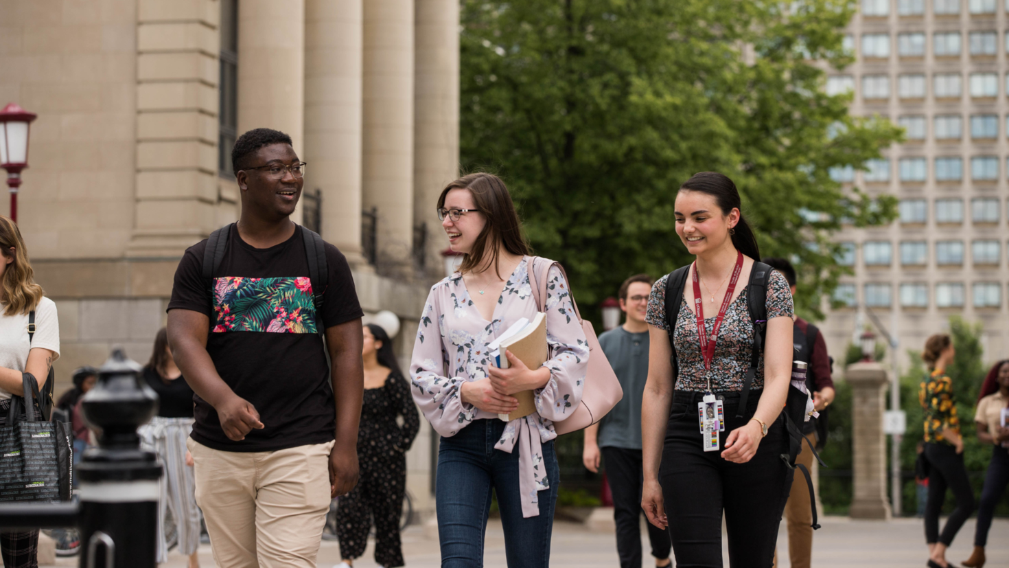 new students on campus
