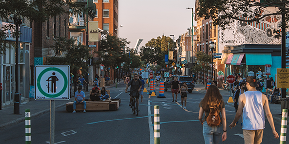Rue du centre-ville de Montréal.