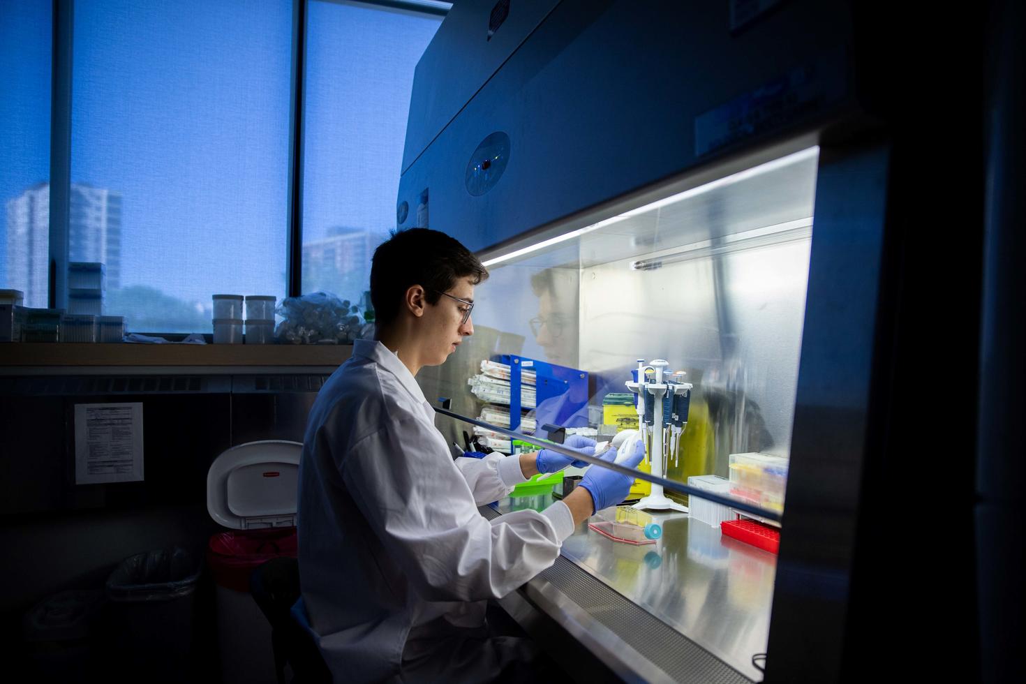 Étudiant dans un laboratoire
