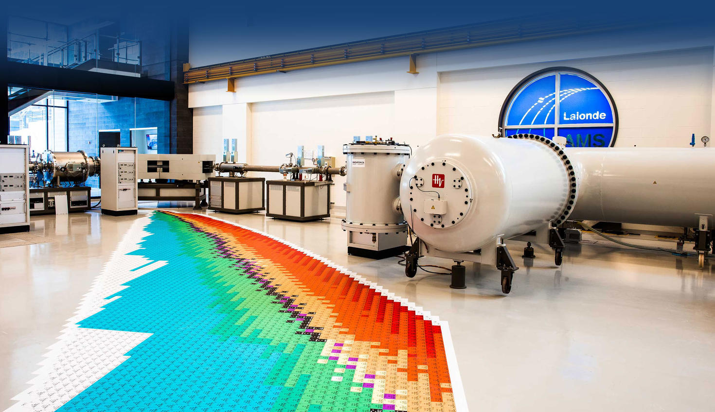 The accelerator mass spectrometer at the AEL-AMS laboratory