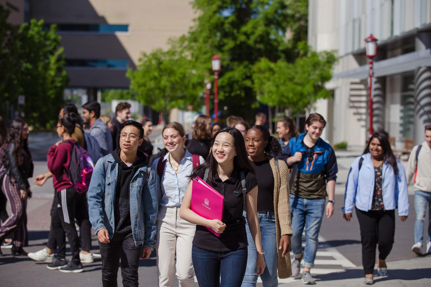 Groupe étudiant sur le campus.